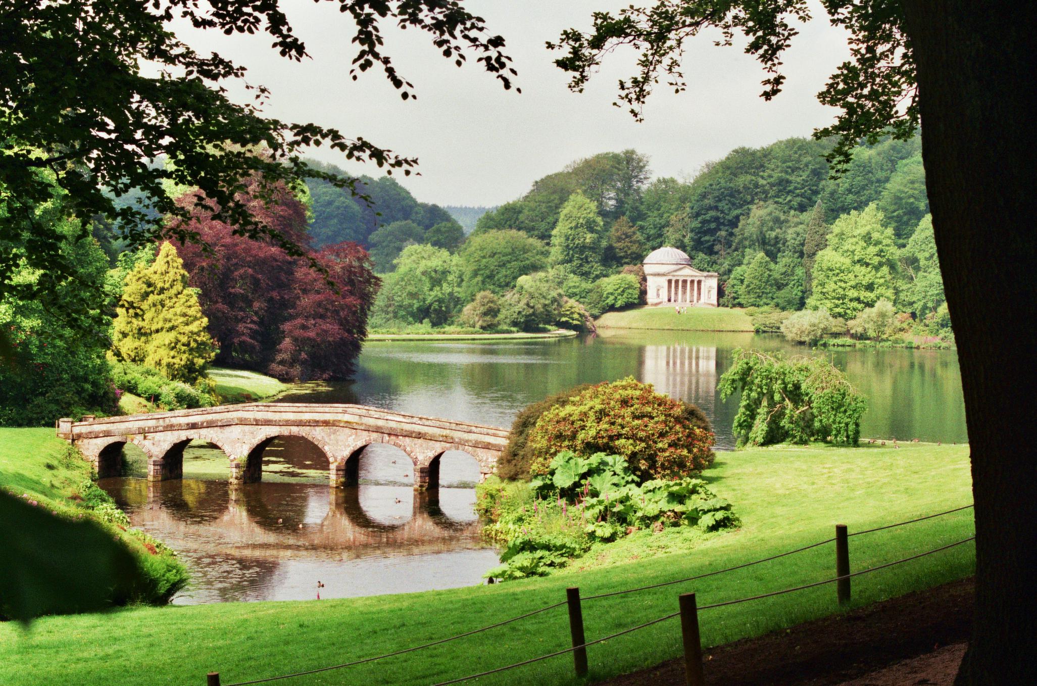 Discovering Britain’s Beautiful Heritage Gardens This Summer